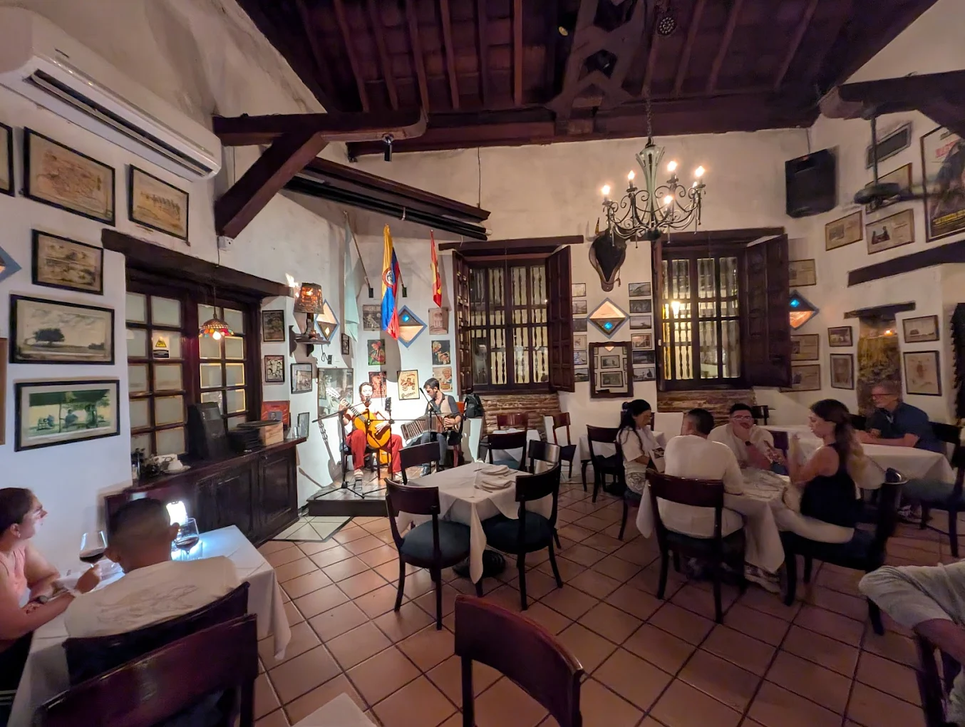 Quebracho Parrilla Argentina Restaurante Bar